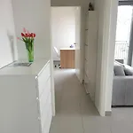 Modern Top-floor With Terrace, Ac & Free Private Secured Parking 公寓