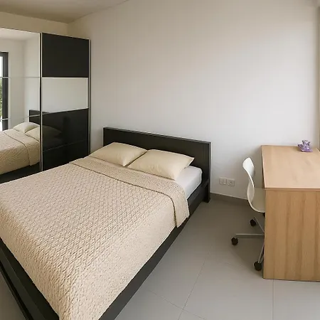Апартаменты Modern Top-floor With Terrace, Ac & Free Private Secured Parking