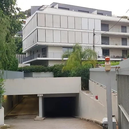 Modern Top-floor With Terrace, Ac & Free Private Secured Parking * 罗克布吕讷-卡普马丹