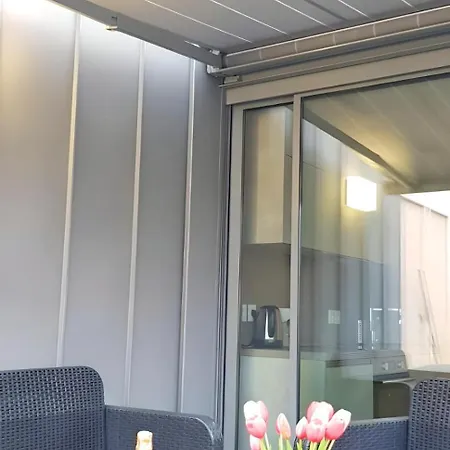 Апартаменты Modern Top-floor With Terrace, Ac & Free Private Secured Parking