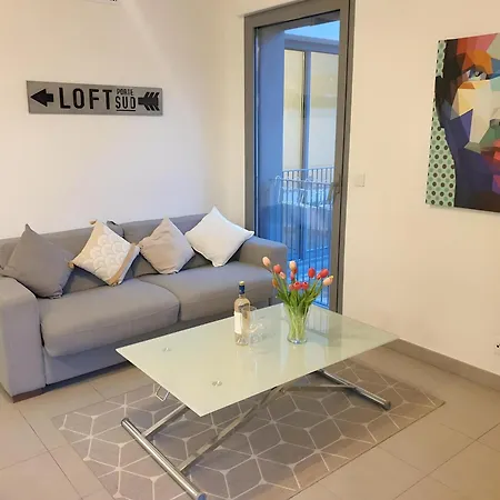 Modern Top-floor With Terrace, Ac & Free Private Secured Parking 公寓