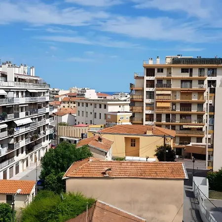 Modern Top-floor With Terrace, Ac & Free Private Secured Parking